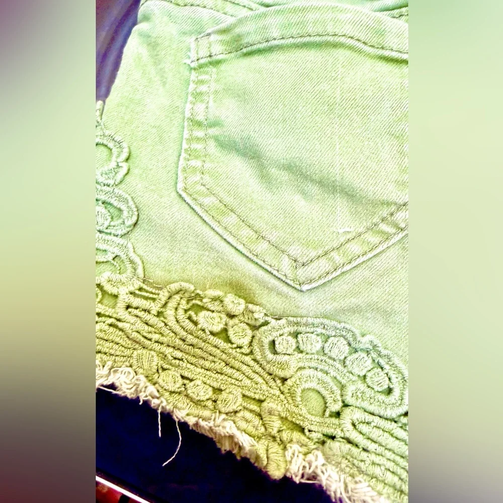 Girls size 7 Mudd Green Embroidered Denim Shorts